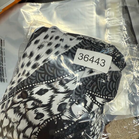 All Hours Shirt Women L Large Black Geometric Button Up Collared Long Sleeve - Picture 8 of 8